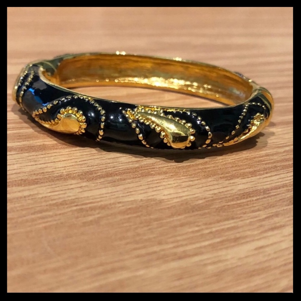 Black and Gold Bangle Clasp Bracelet